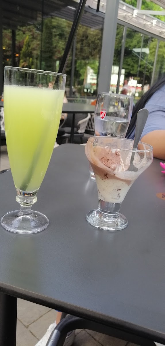 Safari Cafe Pizzeria-8